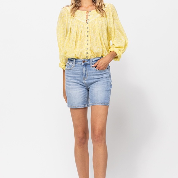 Only 1 left! judy blue high rise mid length shorts size small - Picture 2 of 11